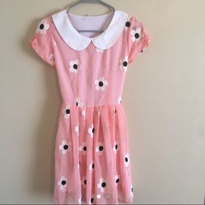 Pink Peter Pan collar dress w/ daisies